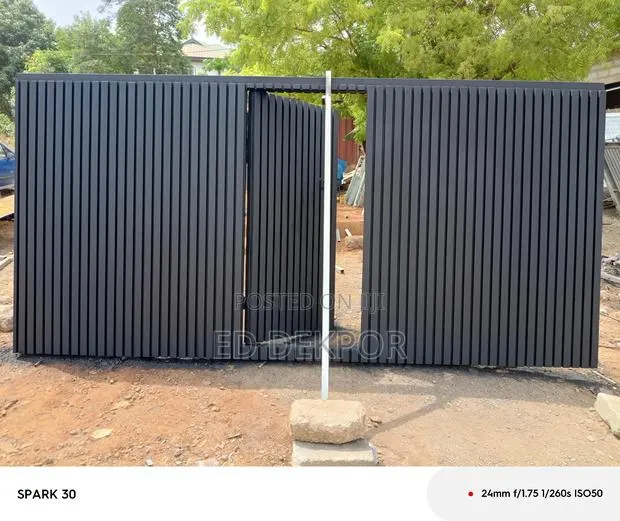 Modern Sliding Gate · Photo 1