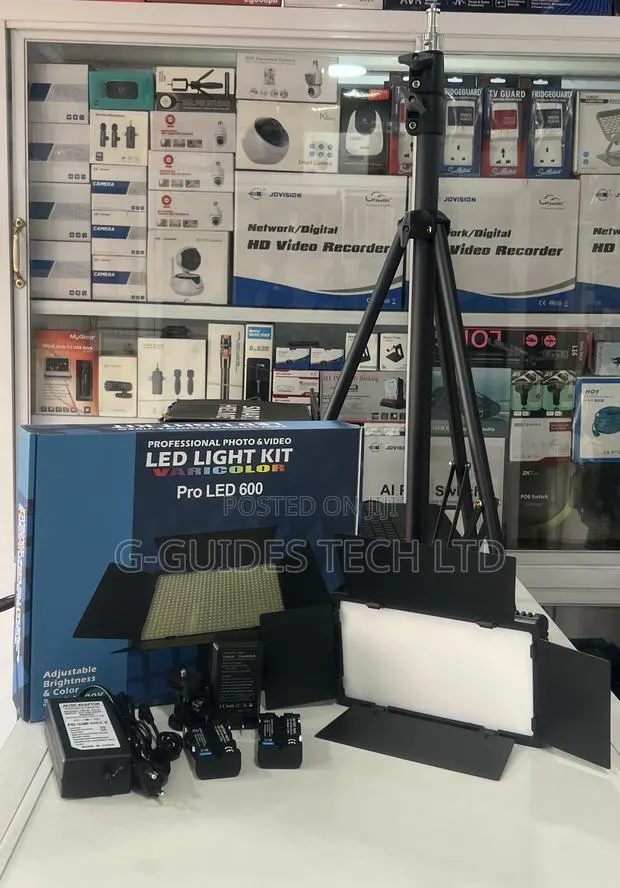 Professional Photo and Video Led Light Kit (Pro Led 600) · Photo 1