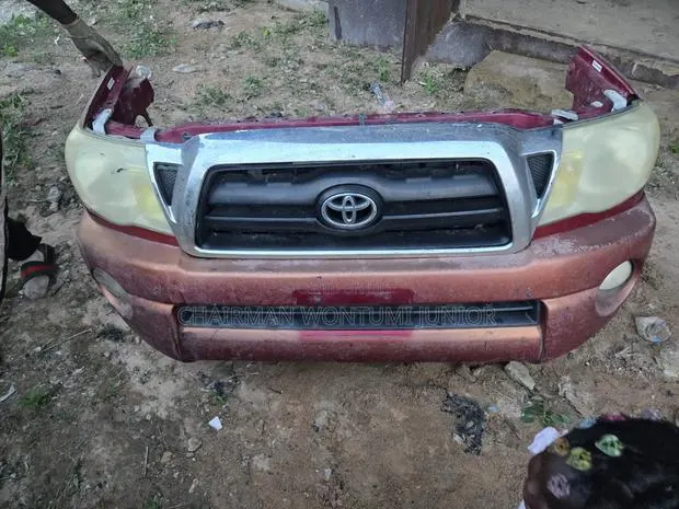 Front Cut of Toyota Tacoma · Photo 1