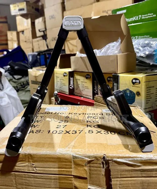 Aroma AGS-08 Heavy Duty Foldable Guitar Stand · Photo 1