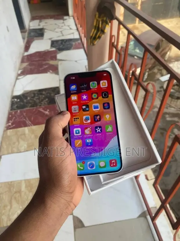 New Apple iPhone 14 256 GB Silver · Photo 1