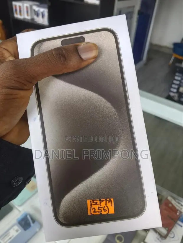 New Apple iPhone 15 Pro Max 256 GB Gray · Photo 1