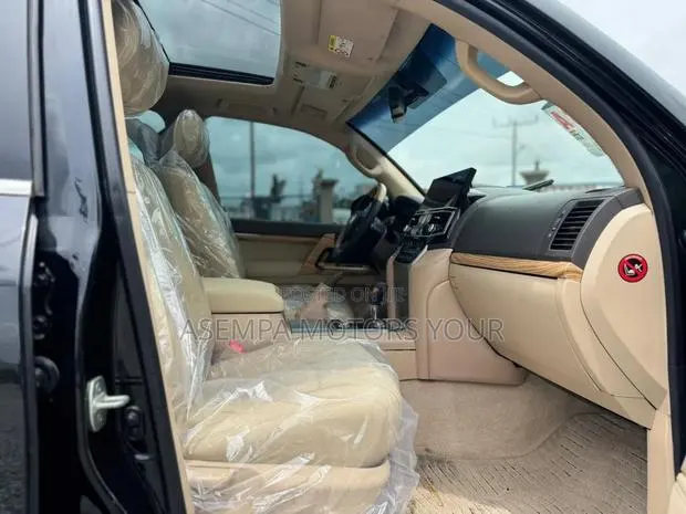 Toyota Land Cruiser 2022 Gray · Photo 1
