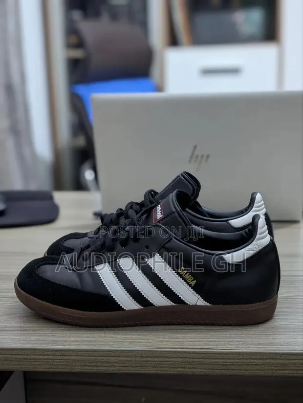 Preowned Adidas Samba Classic Sneakers · Photo 1