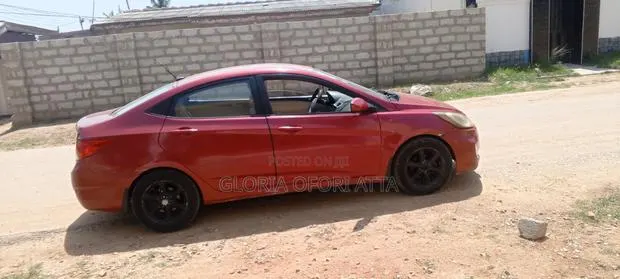 Hyundai Accent 2012 Red · Photo 1