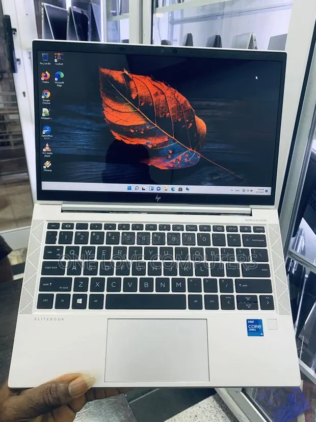 Laptop HP EliteBook 830 G8 16GB Intel Core i5 SSD 256GB · Photo 1