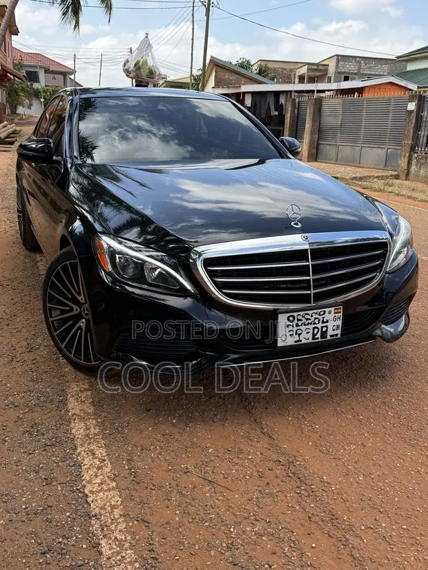 Mercedes-Benz C300 Luxury 4matic Sedan AWD (2.0L 4cyl 7A) 2017 Black · Photo 1