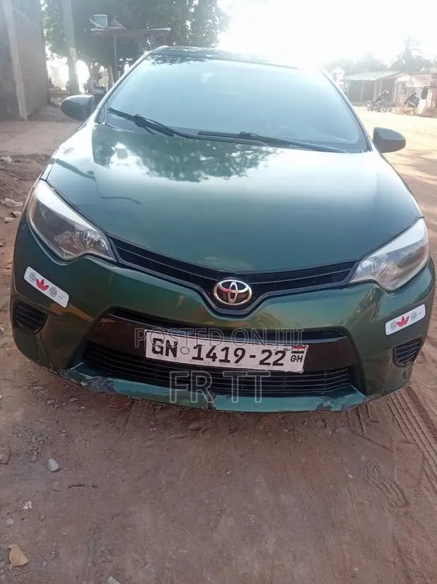 Toyota Corolla 2015 Green · Photo 1
