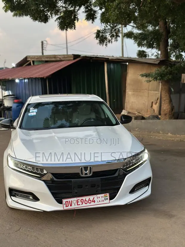 Honda Accord Touring 2.0T 2020 White · Photo 1