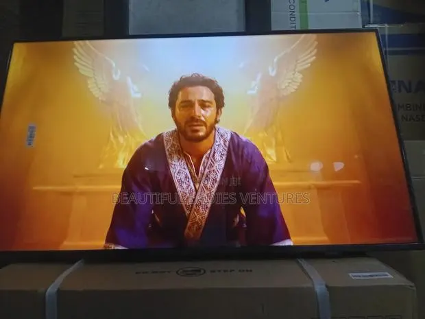 Samsung 43-Inch Ultra-Clear Smart Television · Photo 1