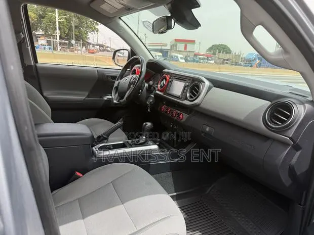 Toyota Tacoma SR 2018 Gray · Photo 4