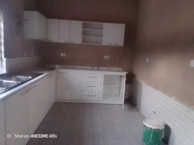 Kitchen Cabinets With Marble Top · Photo 1