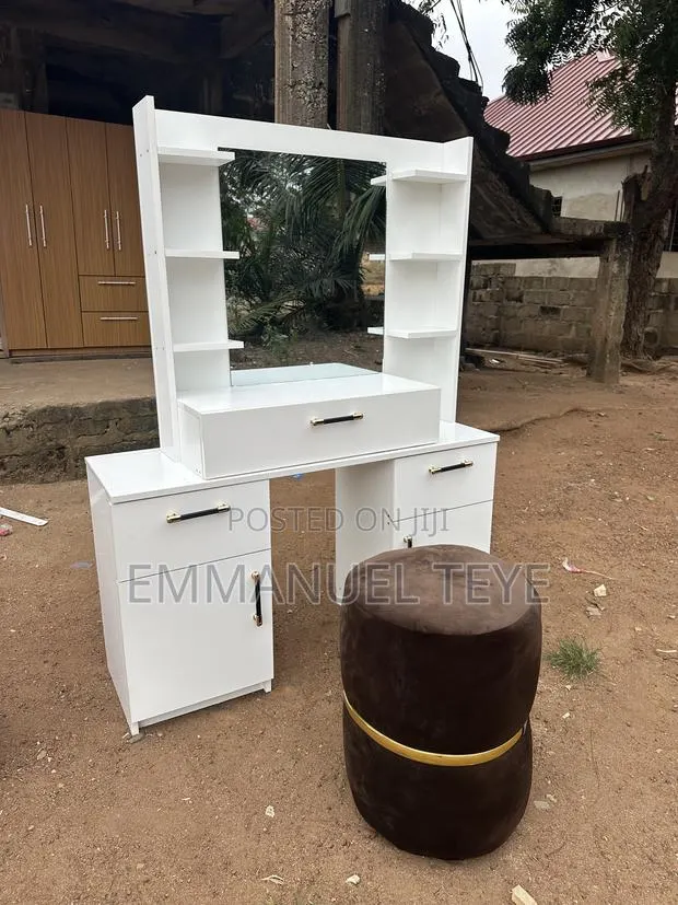 Brand New Laminated Dressing Mirror Has Drawers and More Space · Photo 1
