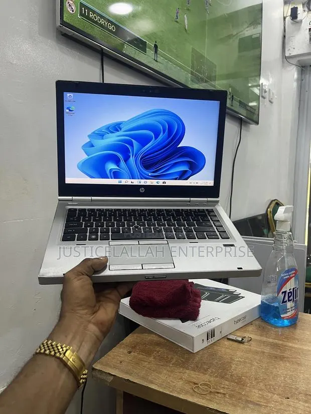 Laptop HP EliteBook 8460P 4GB Intel Core i5 HDD 140GB · Photo 1