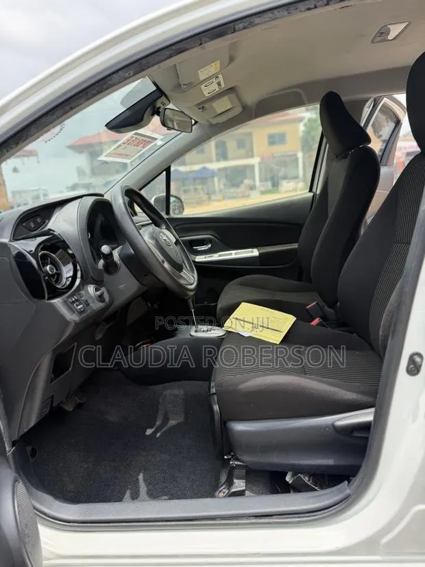 Toyota Vitz 1.3 AWD 5dr 2016 Pearl · Photo 1
