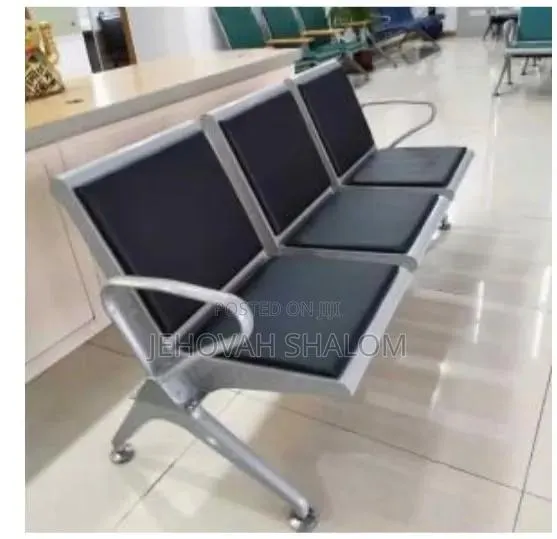 Reception Chair Available for Sale · Photo 1