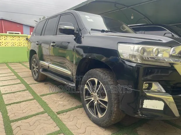 Toyota Land Cruiser 4.6 V8 GX-R 2013 Black · Photo 1