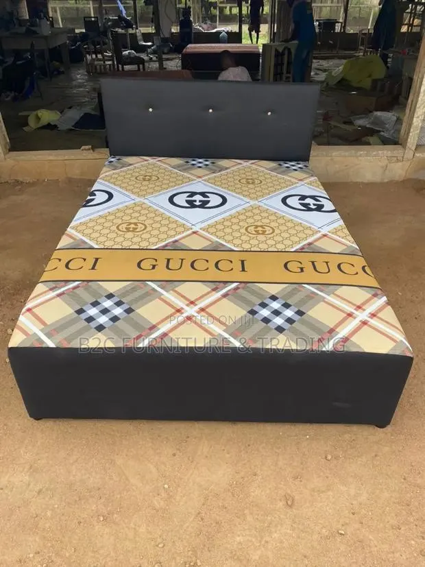 Inbuilt Double Bed · Photo 1