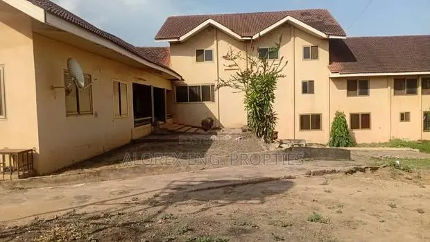 14bdrm House in $2.5 M, Adjiringano, Ability for sale · Photo 1