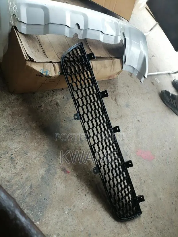 Radiator/Bumper Grille Pajero Sports 2005-2015 · Photo 1