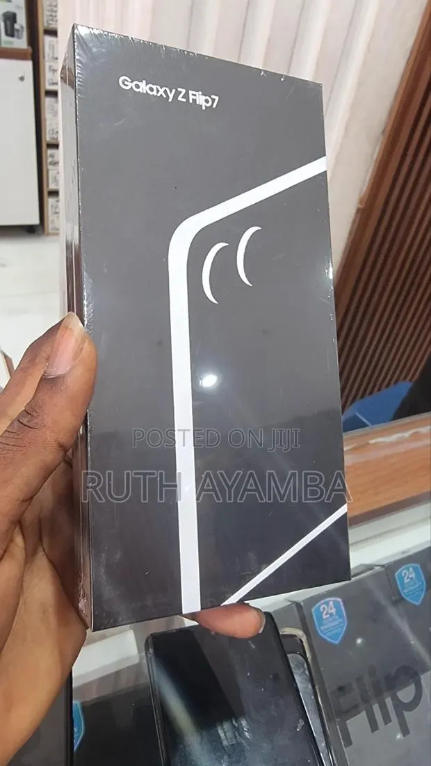 New Samsung Galaxy Z Flip7 256 GB Green · Photo 1