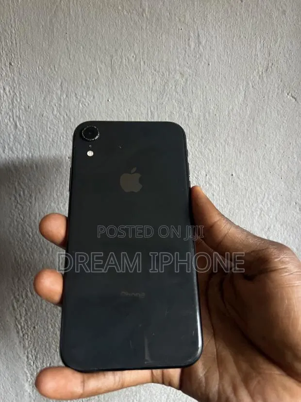 Apple iPhone XR 64 GB Black · Photo 1
