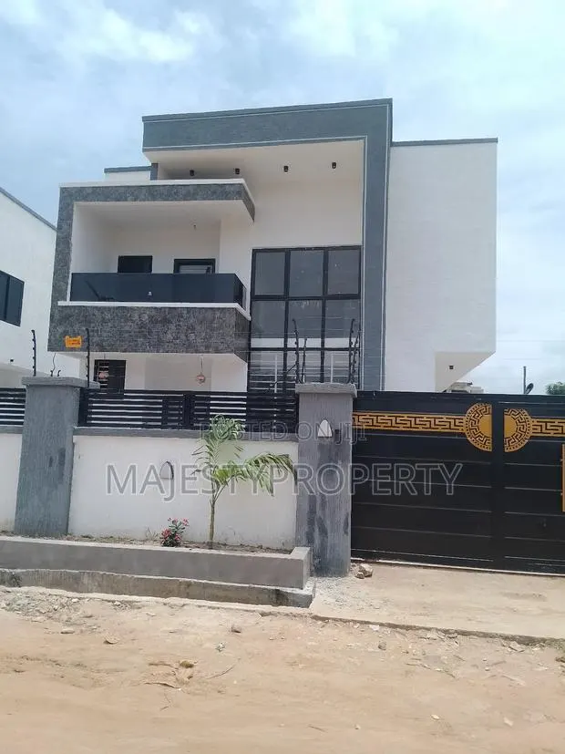 4bdrm Townhouse / Terrace in Spintex for rent