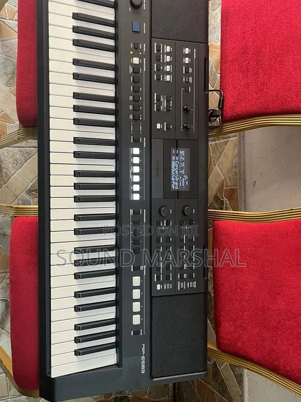 Yamaha PSR 583 61 Keys · Photo 1