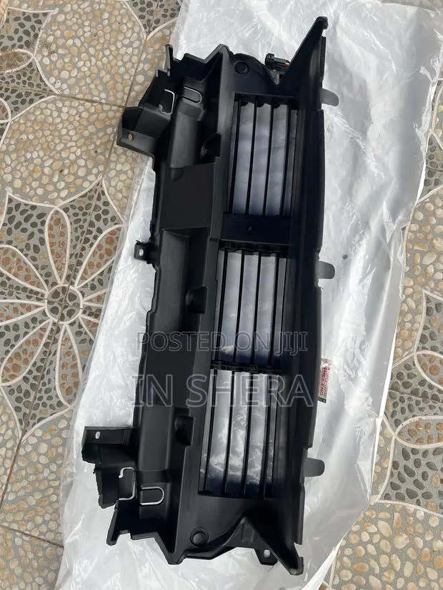 Honda CRV Shutter Grill With Motor 2017,2018,2019,2020, · Photo 1