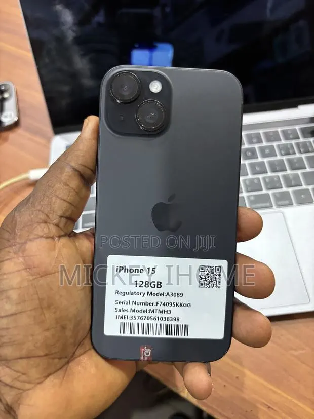Apple iPhone 15 128 GB Black · Photo 1