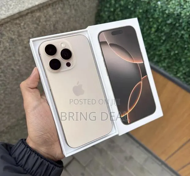Apple iPhone 16 Pro Max 256 GB Gold · Photo 1