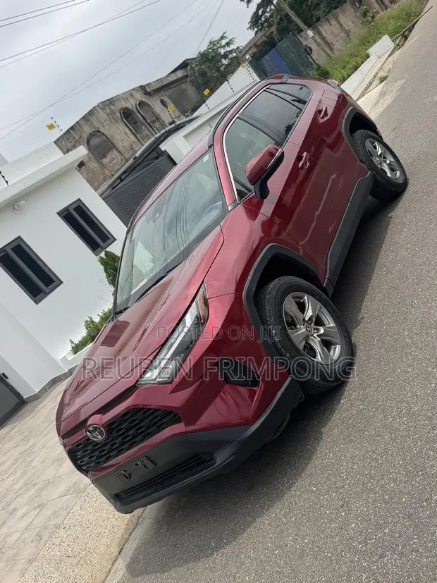 Toyota RAV4 2022 Red · Photo 1