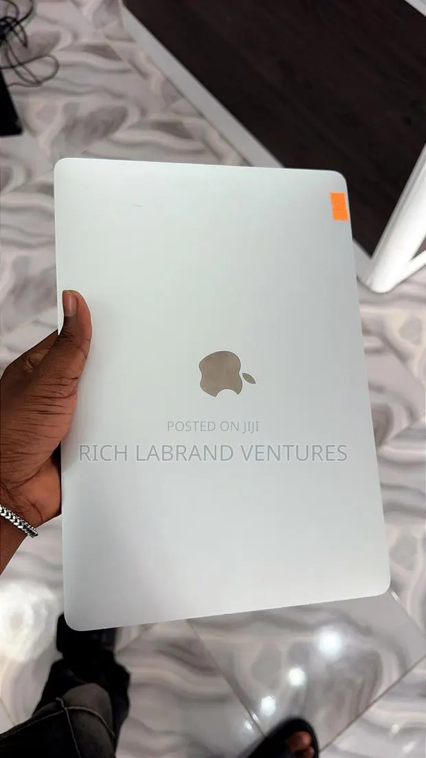 Laptop Apple MacBook Pro 2019 8GB Intel Core i5 SSD 128GB · Photo 1