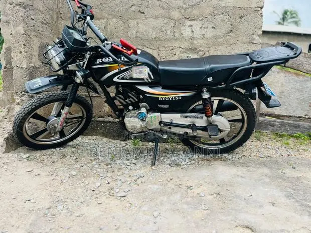New Royal RY150 2026 Black · Photo 1