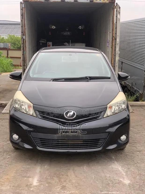 Toyota Vitz 2013 Black · Photo 1