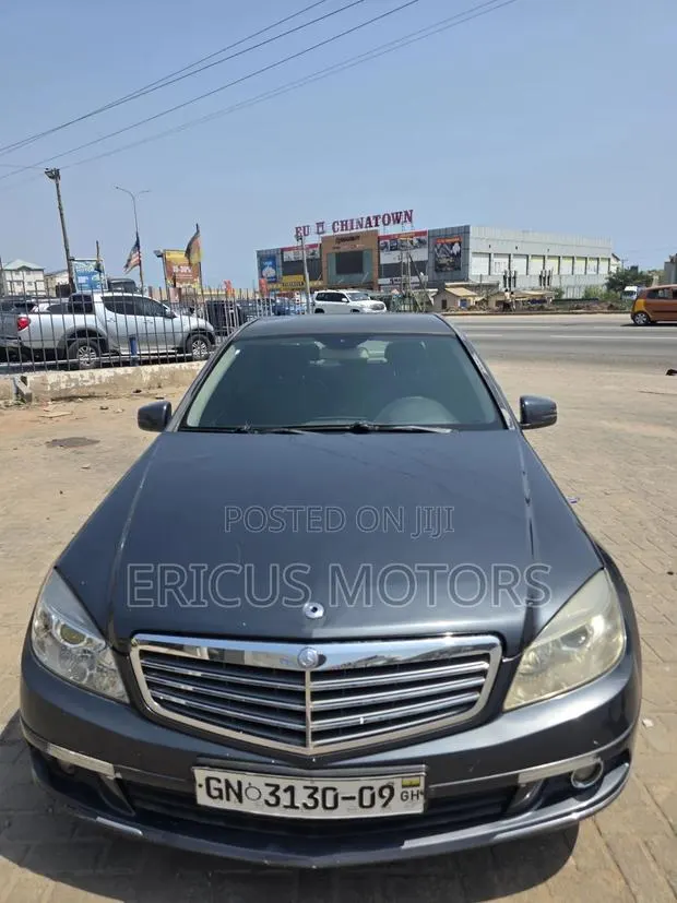 Mercedes-Benz C200 2009 Black · Photo 1