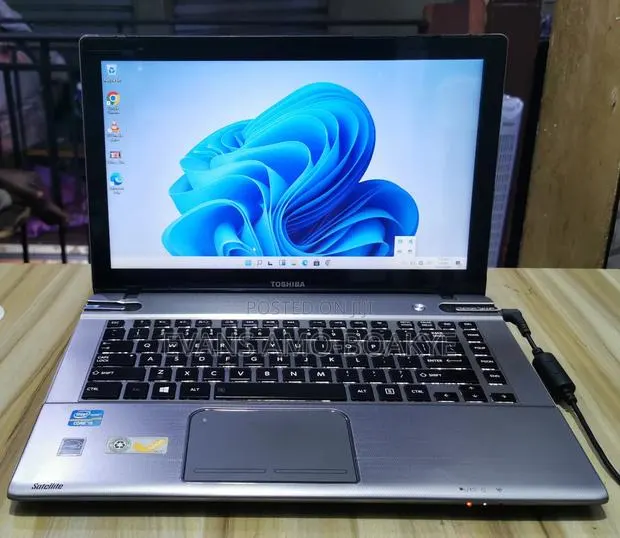 Laptop Toshiba Satellite P840 8GB Intel Core i5 SSHD+SSD 350GB · Photo 1