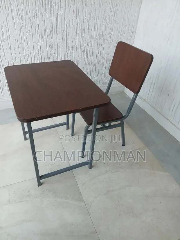 Student Table and Chair · Photo 1