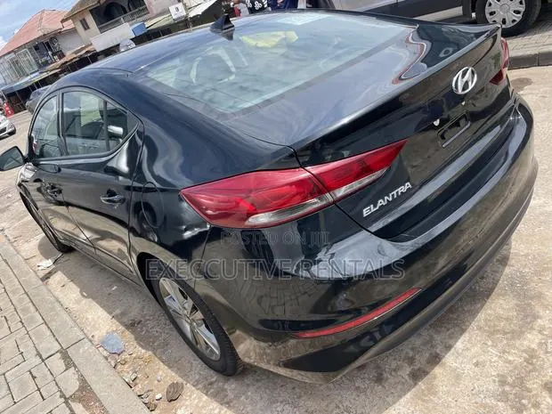 Hyundai Elantra 2017 Black · Photo 1