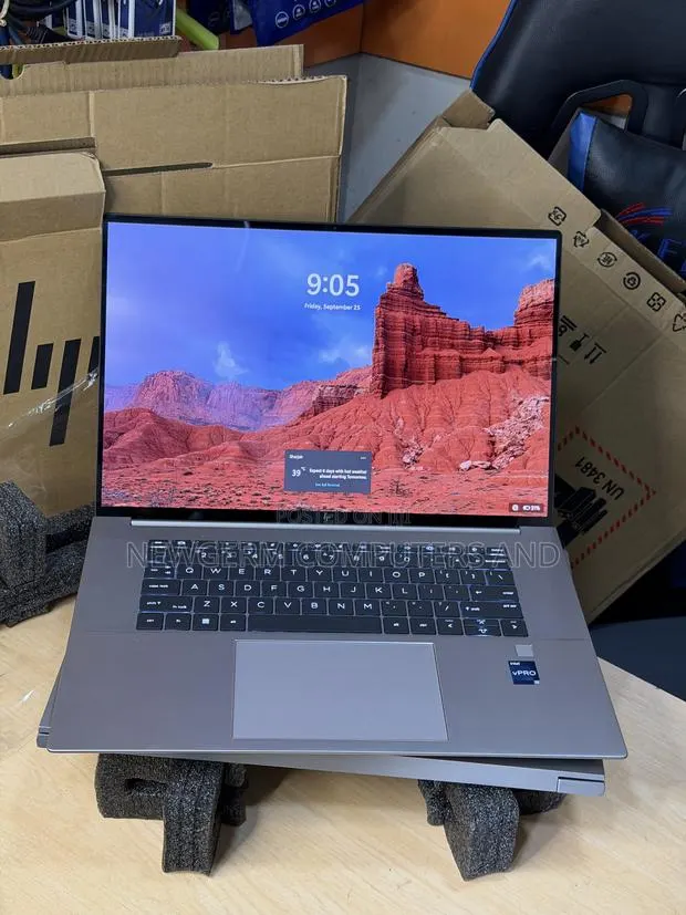 New Laptop HP ZBook 16 Studio G10 16GB Intel Core i9 SSD 1T · Photo 1
