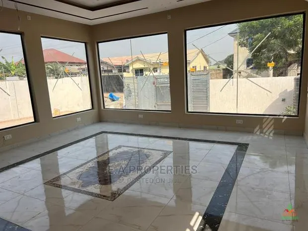 3bdrm House in E a Properties, Lake Side Estate for Sale · Photo 7