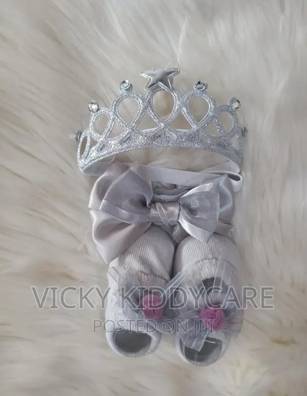 Baby Shoes Socks With Head Band · Photo 1