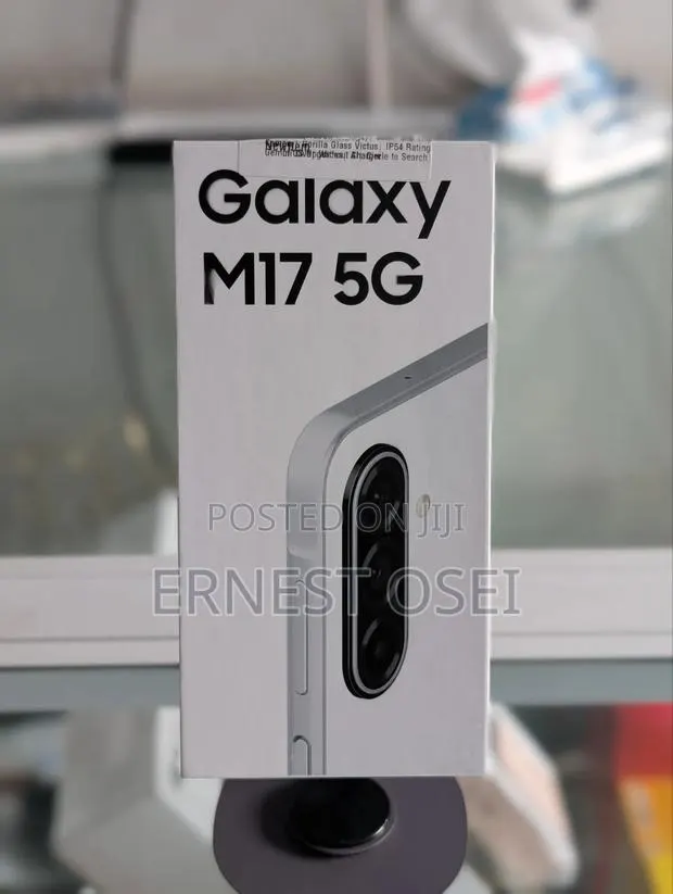 New Samsung Galaxy M17 5G 128 GB Silver · Photo 1