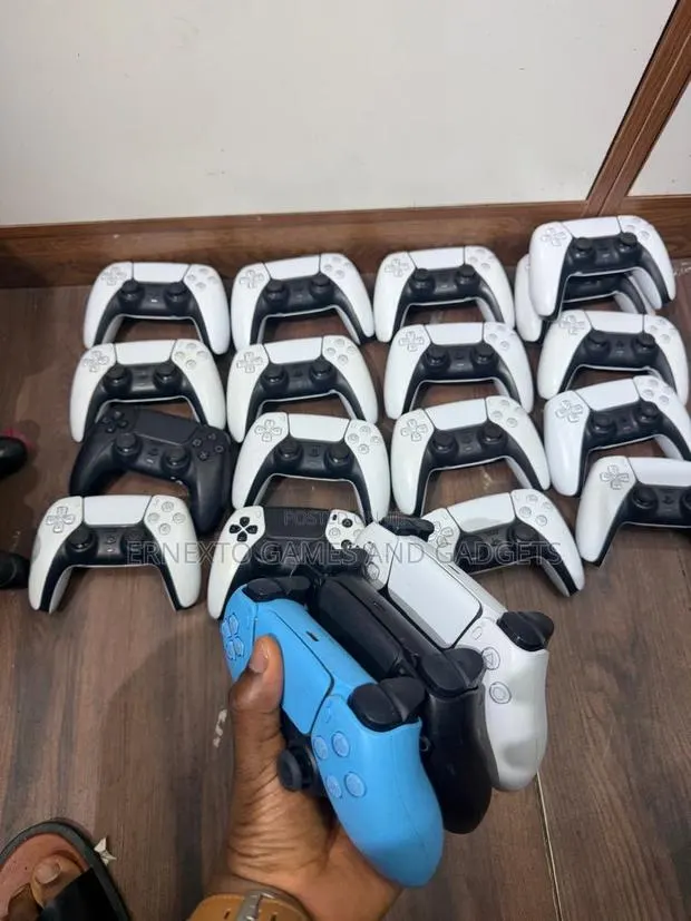 Original PS5 Controllers · Photo 1