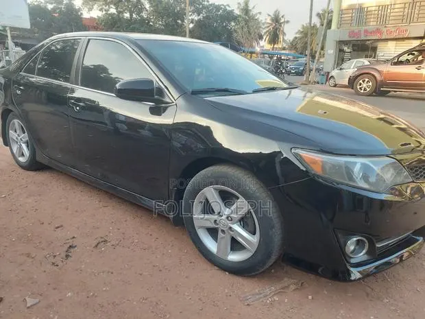 Toyota Camry SE 4dr Sedan (2.5L 4cyl 6A) 2014 Black · Photo 1