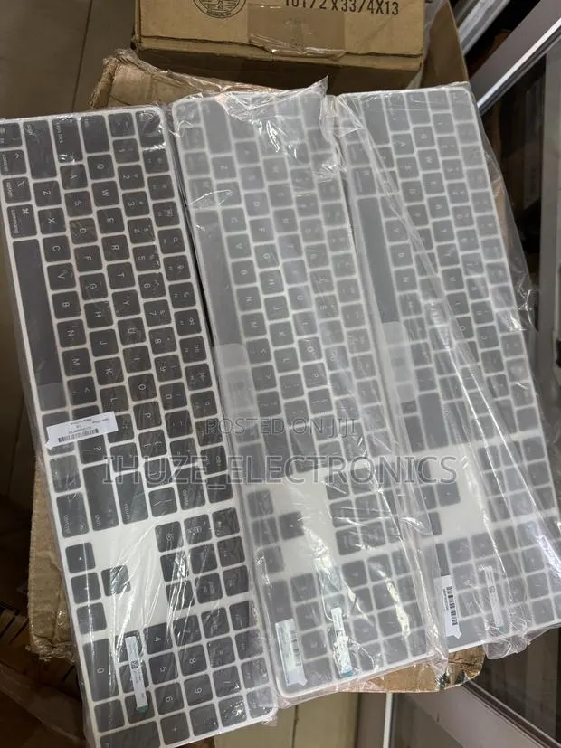 Latest Magic Keyboard (Touch ID/Numeric Keypad) - USB-C BLACK KEYS · Photo 1