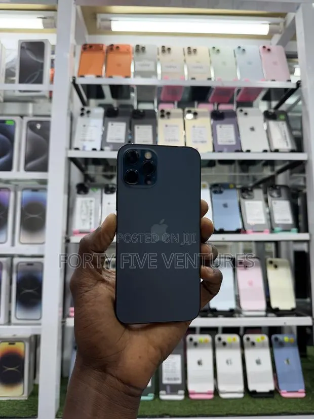 Apple iPhone 12 Pro 128 GB Black · Photo 1