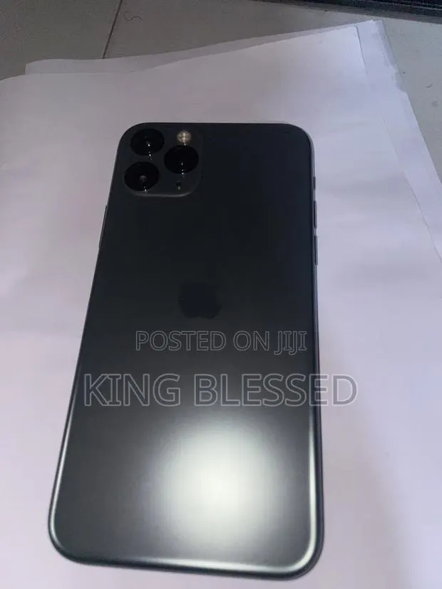 Apple iPhone 11 Pro 64 GB Gray · Photo 1