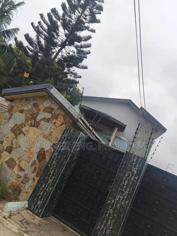 7bdrm Mansion in Adenta, Foster, Frafraha for rent · Photo 1