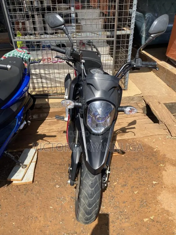 Motorcycle 2022 Black · Photo 1